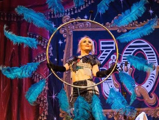Hoola artist Anna The Hulagan performs with a Feathered Hoop at a wedding