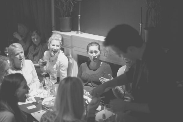 wedding-table-magic-tricks-mighty-fine-events