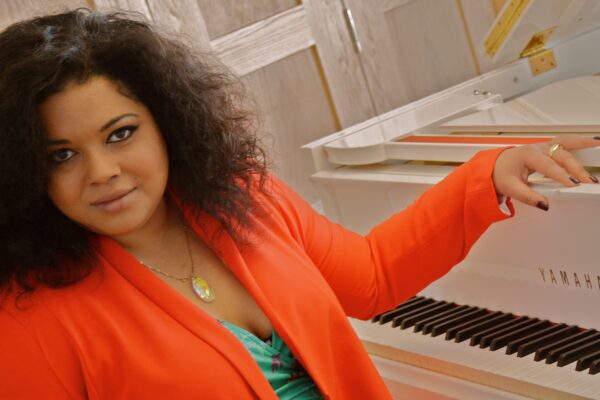 female-soul-singer-and-pianist-mighty-fine-events-uk-wedding-entertainment-supplier