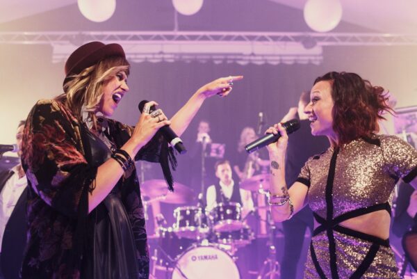oxfordshire-covers-band-for-weddings-and-events-mighty-fine-events – luxury-wedding-entertainment-and-djs