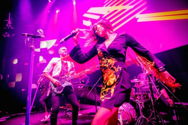 wedding-pop-covers-band-mighty-fine-events – luxury-wedding-entertainment-buckinghamshire
