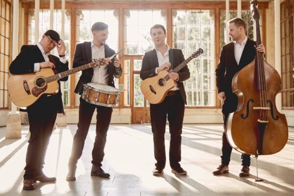 wedding-acoustic-roaming-party-band-mighty-fine-events – luxury-wedding-entertainment