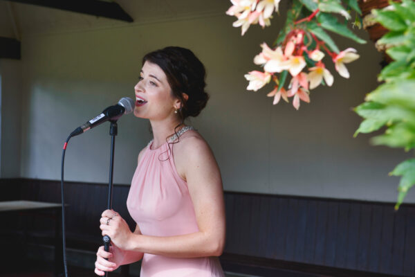 Female Singer to Hire for Weddings, Parties and Corporate Events