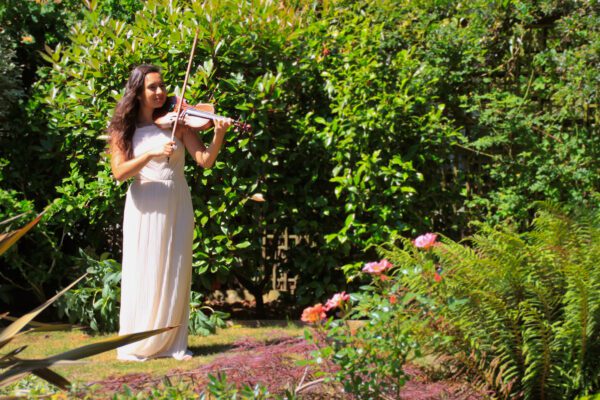 professional-violin-player-for-weddings-mighty-fine-events-luxury-entertainment