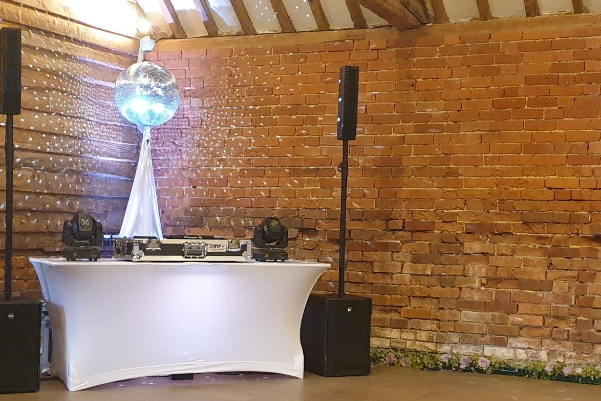 Wedding DJ at Berkshire barn and vineyard wedding venue in the Berkshire countryside