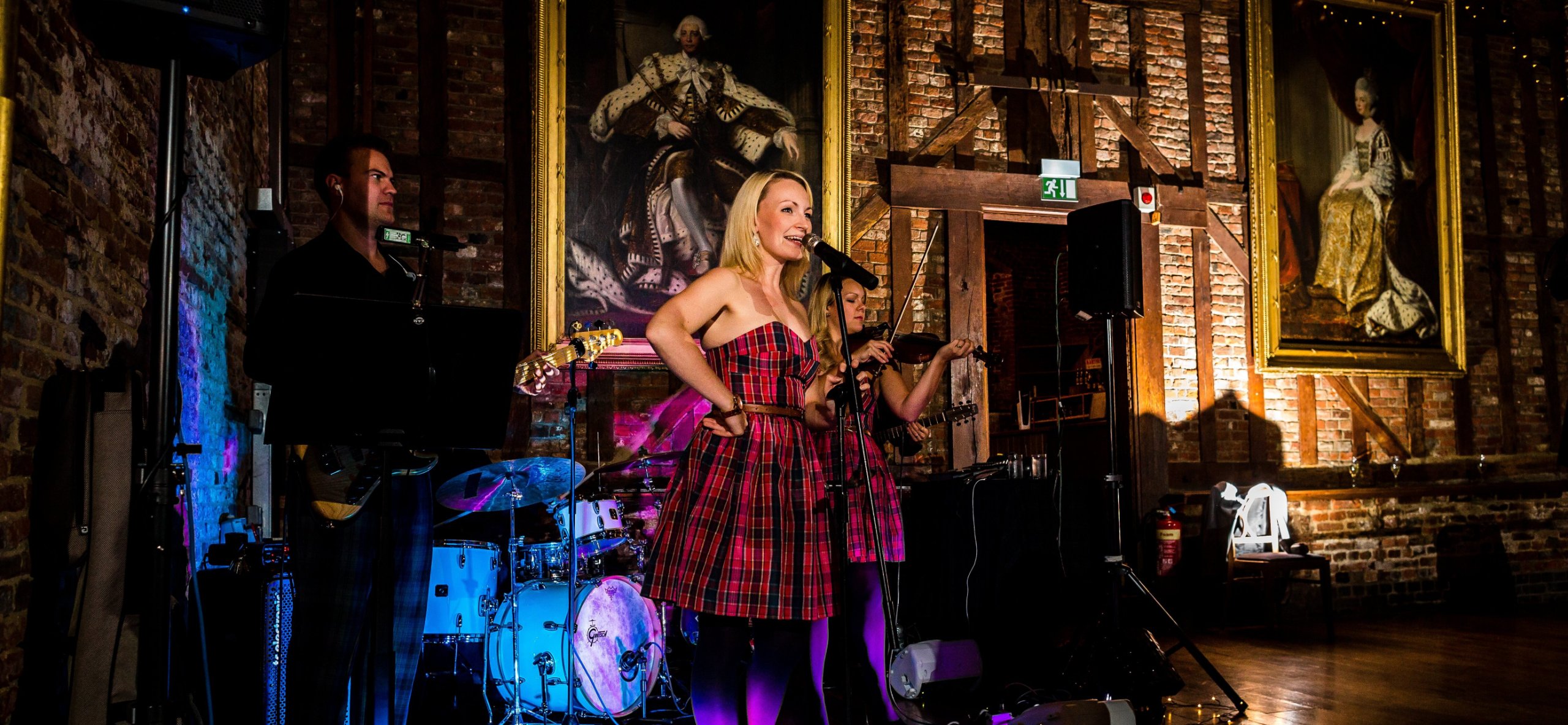 wedding-ceilidh-party-band-and-dj-mighty-fine-events – luxury-wedding-entertainment