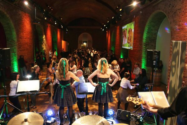 wedding-ceilidh-and-pop-band-and-dj-mighty-fine-events – luxury-wedding-entertainment