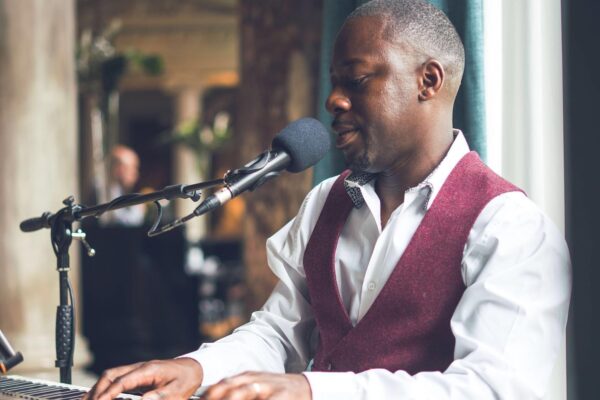 pianist-and-singer-for-weddings-uk-mighty-fine-events-luxury-live-entertainment