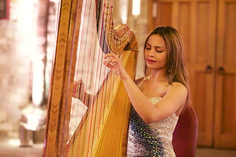female-wedding-harpist-london-mighty-fine-events-luxury-live-entertainment
