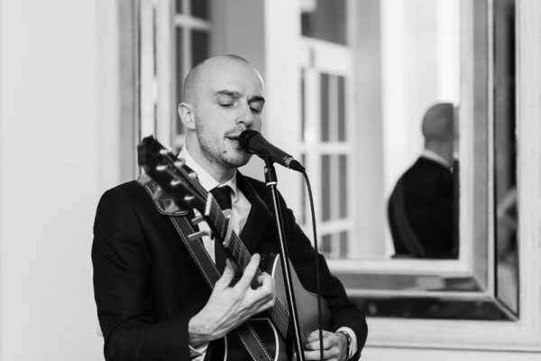 professional-male-wedding-singer-mighty-fine-events-luxury-live-entertainment