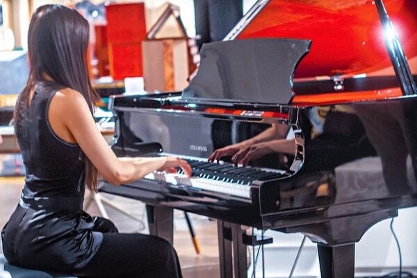 book-pianist-for-wedding-ceremony-mighty-fine-events-luxury-live-entertainment-london