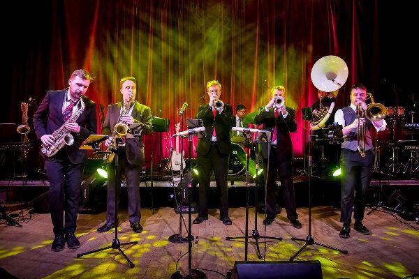 wedding-pop-and-disco-brass-band-mighty-fine-events – luxury-wedding-entertainment